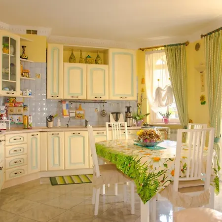 Alexander's Vendégház 3*