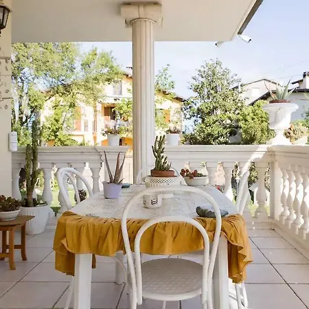 Alexander's Casa de hóspedes 3*