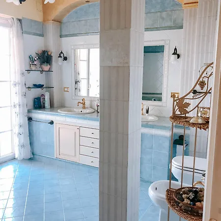 Casa de hóspedes Alexander's 3*