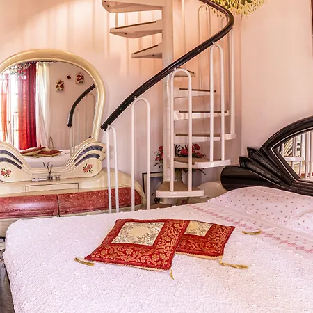 Alexander's Vendégház 3*