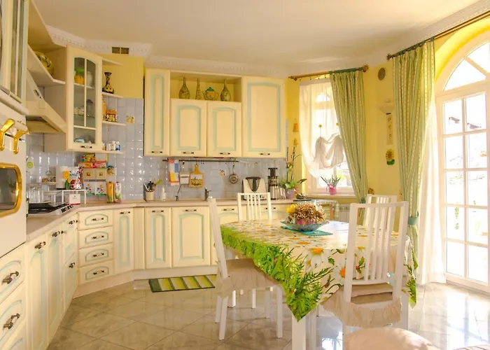 Alexander's Casa de hóspedes 3*