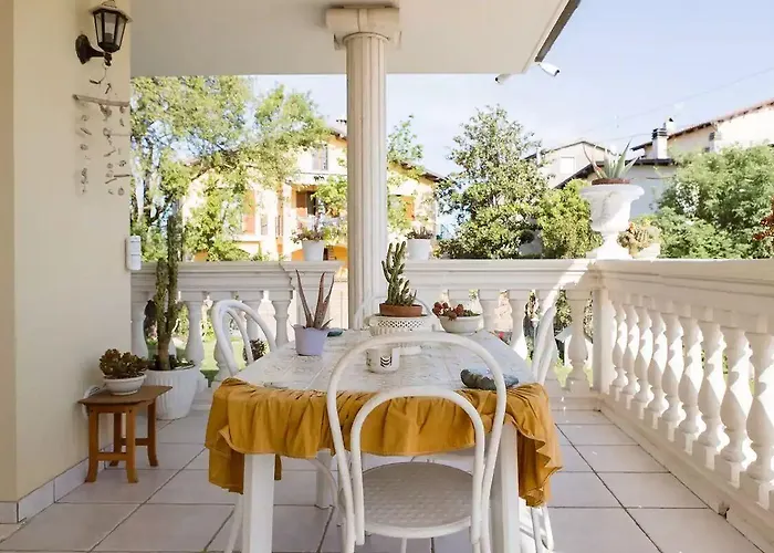 Alexander's Casa de hóspedes 3*